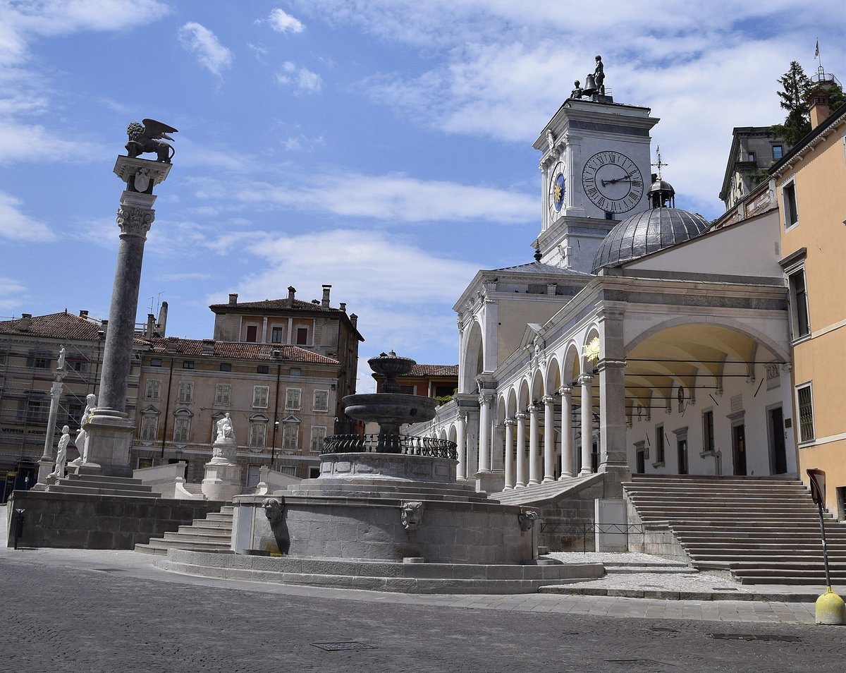 Piazza Libertà with fountain